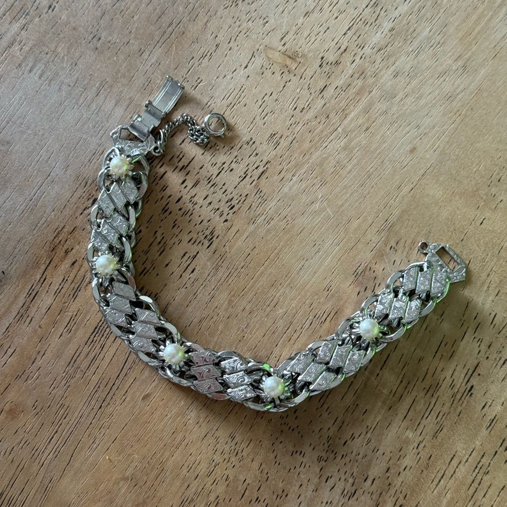 Elegant Silver Bracelet with Pearl Accents